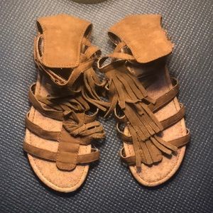 Fringe sandals size youth 4